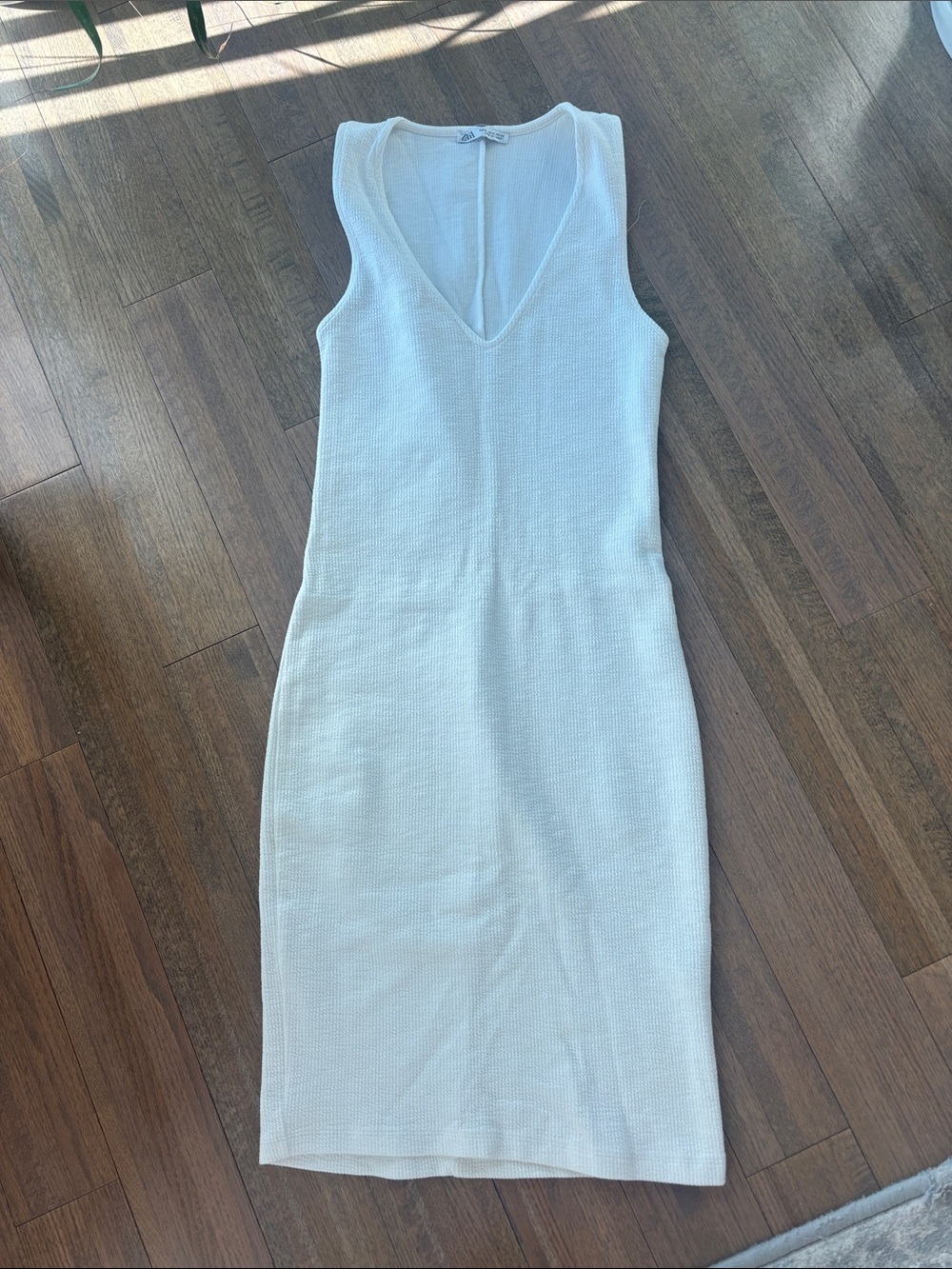 Zara White Sleeveless V-Neck Knit Sheath Dress